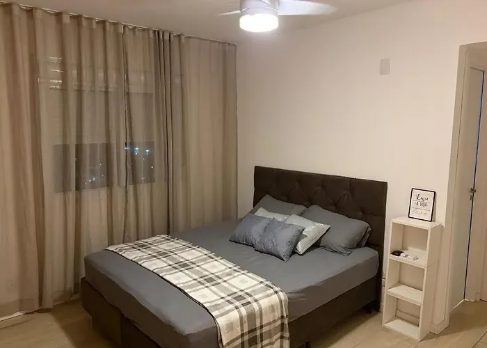 Complete And Spacious With Garage And Swimming Pool *